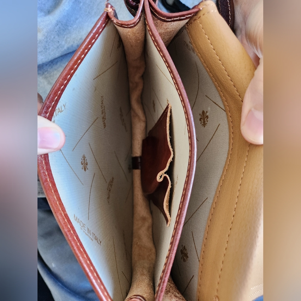 Vera Pelle Chestnut Brown Leather Crossbody Bag - Picture 8 of 10